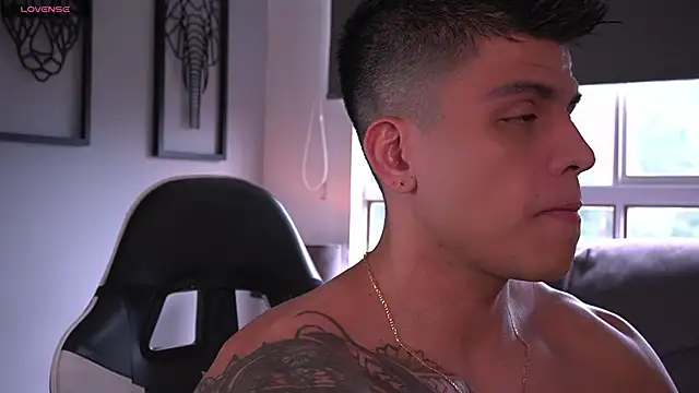 tyler muscle1 online show from September 18, 2025, 7:39 pm