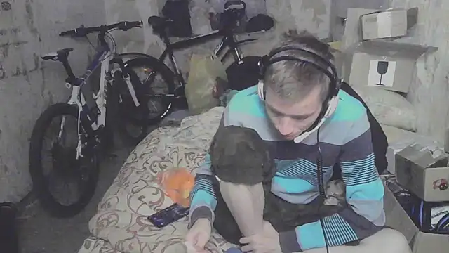 makarov1993 online show from October 3, 2025, 5:31 am