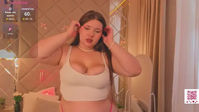 Snapshot of Chloee_White chatting on July 17, 2026, 8:55 am Chloee White online show from July 17, 2026, 8:55 am