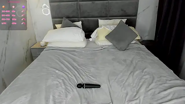 Chloee White online show from December 3, 2025, 9:31 am