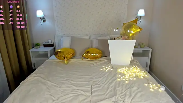 Chloee White online show from December 5, 2025, 10:03 am