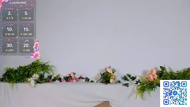 girlllsooft online show from October 9, 2025, 6:19 pm