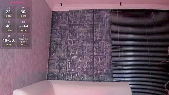 NathalyLeen online show from October 15, 2025, 9:01 pm