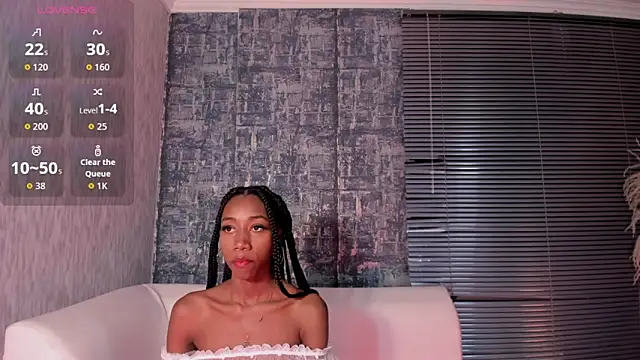 NathalyLeen online show from October 10, 2025, 8:53 pm