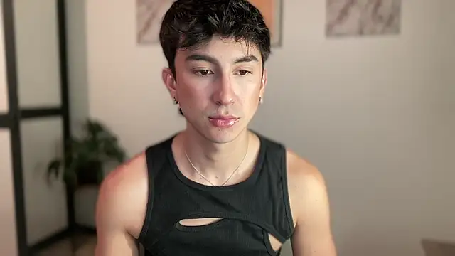 sweettaaron01 online show from April 28, 2026, 12:20 am