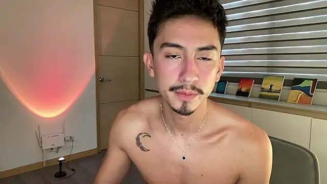 sweettaaron01 online show from November 12, 2025, 5:06 pm