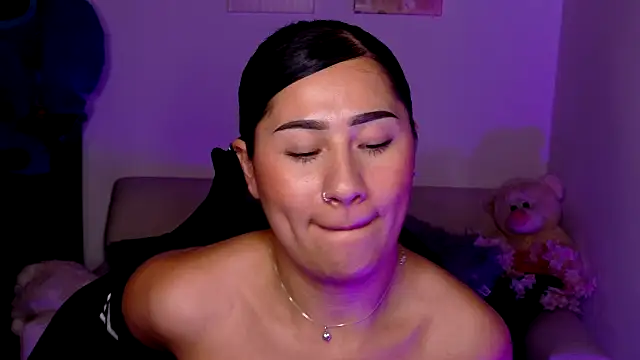 evelyn ch  online show from February 13, 2026, 7:03 pm