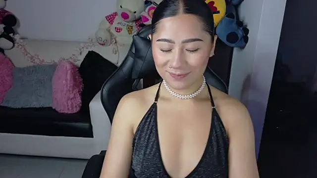 evelyn ch  online show from October 10, 2025, 10:49 am