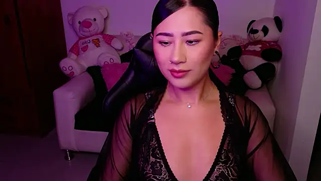 evelyn ch  online show from November 11, 2025, 11:05 am