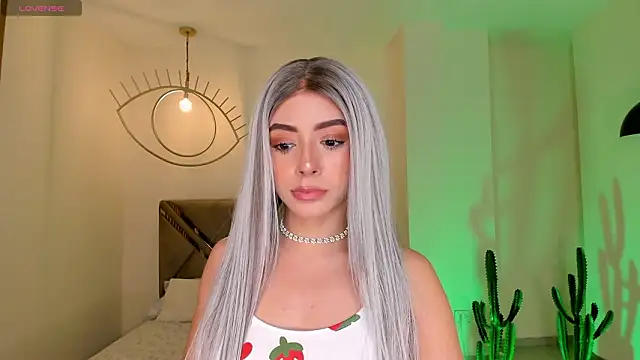 Snapshot of IsabellaMoreau chatting on February 10, 2026, 7:57 pm IsabellaMoreau online show from February 10, 2026, 7:57 pm