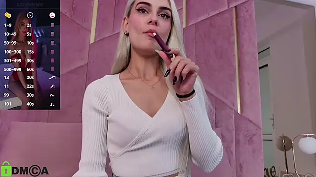 Snapshot of SelenaDaze chatting on October 13, 2025, 3:19 am SelenaDaze online show from October 13, 2025, 3:19 am