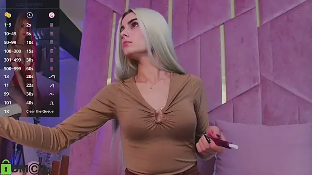 Snapshot of SelenaDaze chatting on October 17, 2025, 3:43 am SelenaDaze online show from October 17, 2025, 3:43 am