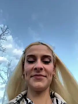 SelenaDaze online show from April 14, 2026, 3:55 am