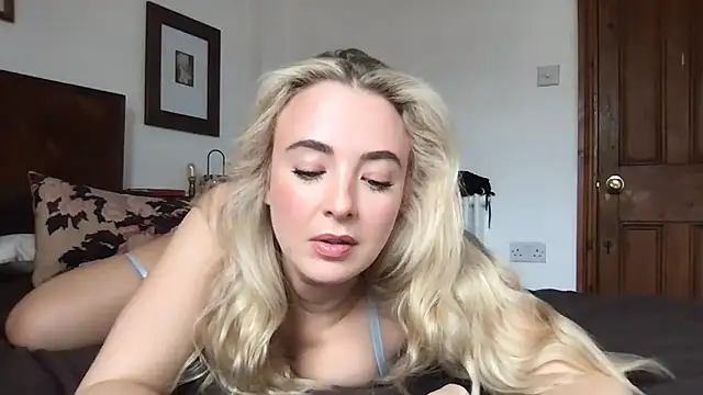 rosiegirl33 online show from March 27, 2026, 10:49 am