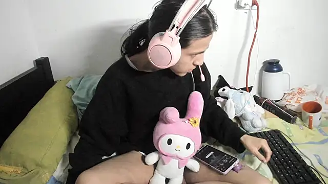 Snapshot of Petite-Goth chatting on November 17, 2025, 11:20 pm Petite-Goth online show from November 17, 2025, 11:20 pm