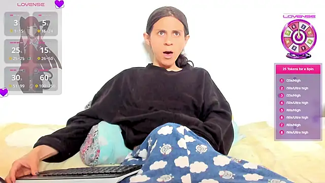 Snapshot of Petite-Goth chatting on June 1, 2026, 6:18 pm Petite-Goth online show from June 1, 2026, 6:18 pm