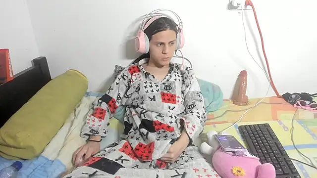 Snapshot of Petite-Goth chatting on November 15, 2025, 11:20 pm Petite-Goth online show from November 15, 2025, 11:20 pm