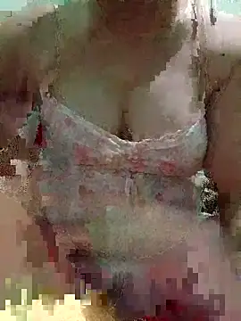 Snapshot of Lilyan1queen chatting on June 1, 2026, 4:28 pm Lilyan1queen online show from June 1, 2026, 4:28 pm
