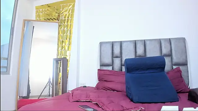 miaroberts69 online show from January 11, 2026, 10:27 pm