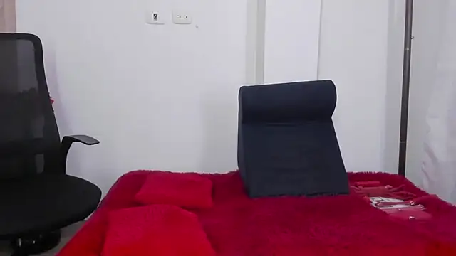 miaroberts69 online show from May 28, 2026, 12:29 am