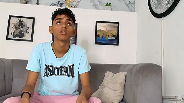 Snapshot of TWINKS_FRIENDS chatting on May 30, 2026, 1:39 pm TWINKS FRIENDS online show from May 30, 2026, 1:39 pm