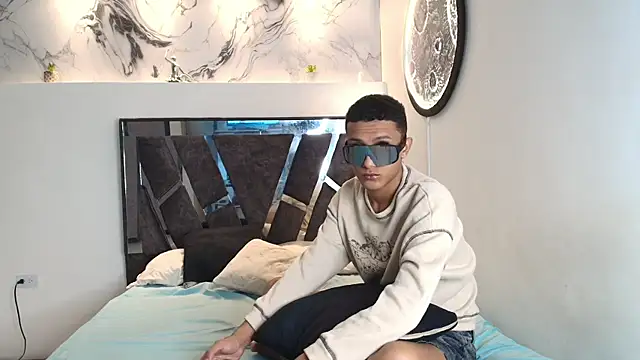 TWINKS FRIENDS online show from November 11, 2025, 7:36 am