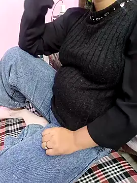 Iampriyaaa15 online show from November 27, 2025, 10:05 am