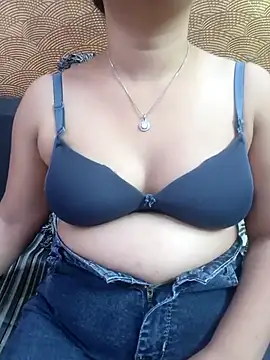 Iampriyaaa15 online show from November 29, 2025, 7:30 am