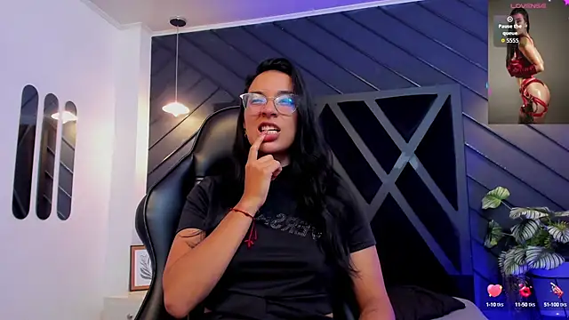 zoe martins  online show from October 11, 2025, 5:58 pm