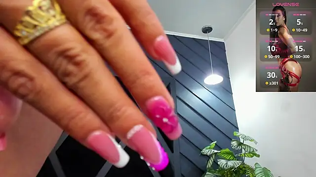 zoe martins  online show from November 3, 2025, 5:27 pm