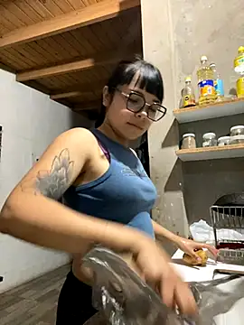 morochitaculon4 online show from November 13, 2025, 12:36 am