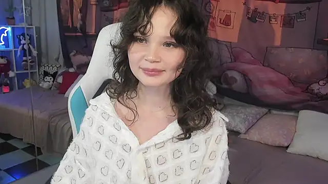 EmilyChaves online show from November 22, 2025, 4:50 pm