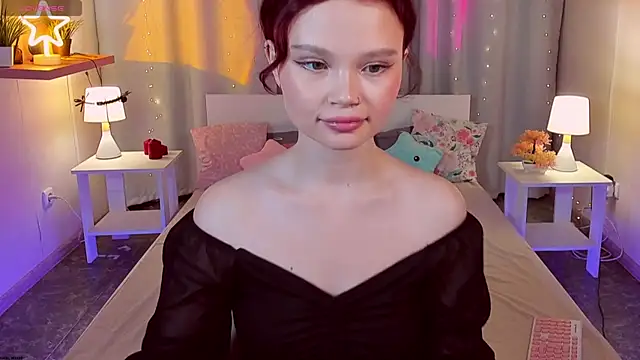 EmilyChaves online show from July 15, 2026, 10:55 am