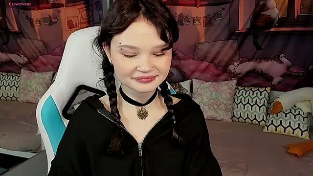 Snapshot of EmilyChaves chatting on April 7, 2026, 6:04 am EmilyChaves online show from April 7, 2026, 6:04 am