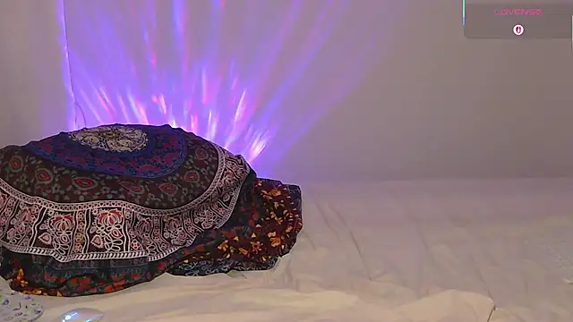 MrsNehir online show from December 21, 2025, 7:04 pm