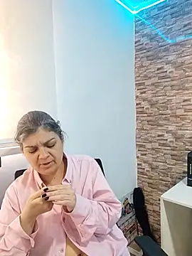 queemking online show from February 9, 2026, 7:12 pm