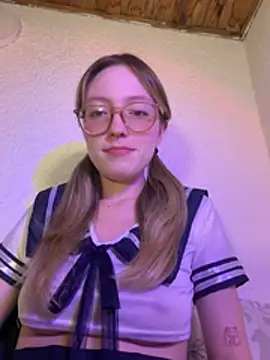 ReenKitty online show from July 8, 2026, 4:46 am