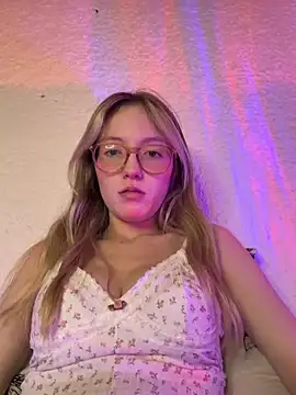 ReenKitty online show from March 27, 2026, 5:38 am