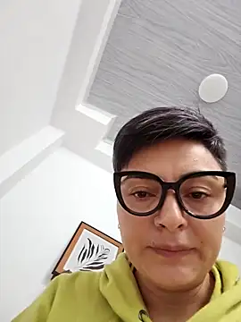 Daniela Leonn online show from November 24, 2025, 5:24 pm