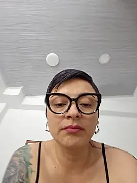 Daniela Leonn online show from October 16, 2025, 8:39 pm