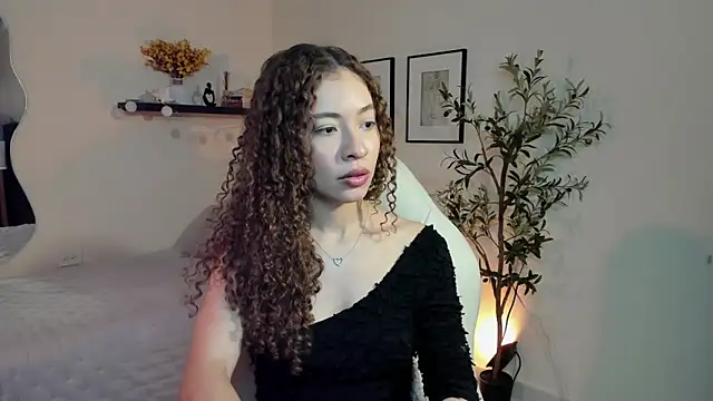 isabella-garcia- online show from April 5, 2026, 8:48 pm