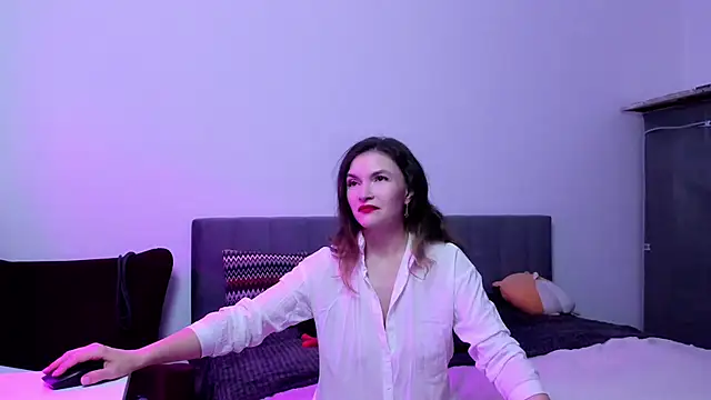 Katherine Twilight online show from November 7, 2025, 4:00 pm