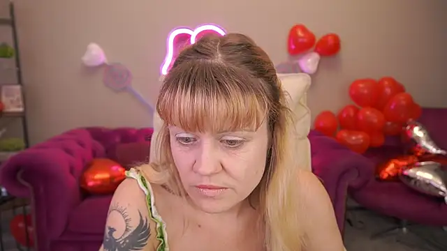 Snapshot of BellaLaPetit chatting on February 20, 2026, 1:35 pm BellaLaPetit online show from February 20, 2026, 1:35 pm