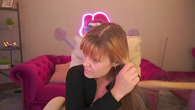 Snapshot of BellaLaPetit chatting on February 3, 2026, 3:17 pm BellaLaPetit online show from February 3, 2026, 3:17 pm