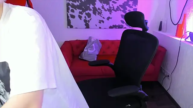 AuroraWrenfield online show from November 25, 2025, 4:24 am