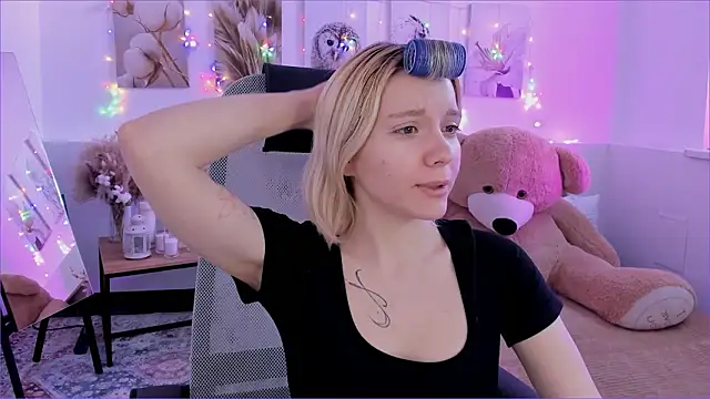 AuroraWrenfield online show from February 5, 2026, 7:26 am