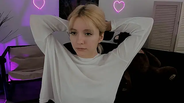 AuroraWrenfield online show from March 12, 2026, 10:08 am