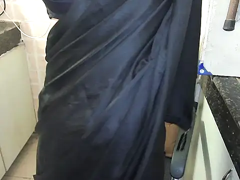 lovepihuu online show from October 24, 2025, 4:44 am