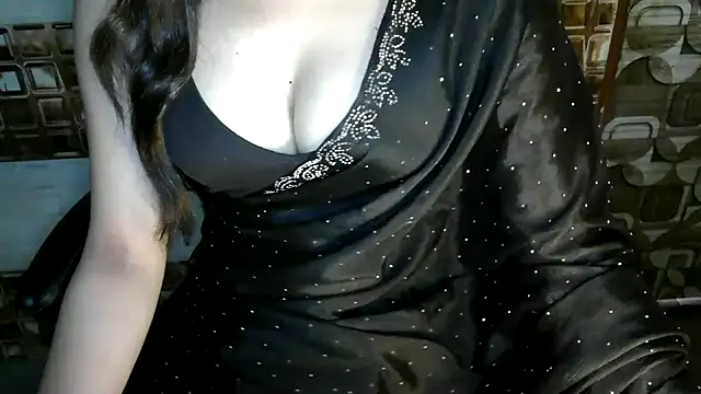 Snapshot of lovepihuu chatting on June 1, 2026, 6:35 am lovepihuu online show from June 1, 2026, 6:35 am