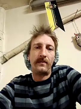 Snapshot of KokosMartin chatting on October 28, 2025, 9:47 pm KokosMartin online show from October 28, 2025, 9:47 pm